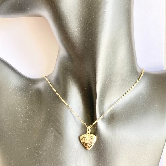 Vintage Gold Flower Heart Locket Necklace Dainty Small Photo Charm 18" Plated - Picture 3 of 10